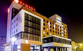 Ramada By Wyndham Oradea Exterior photo